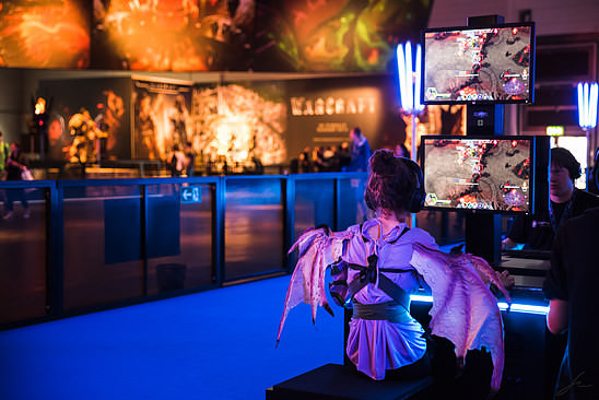 Gamescom 2015 - Little demon playing Heroes of the Storm