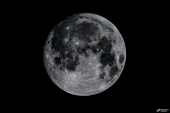 Moon shot at 900mm, with a Sigma 150-600mm Contemporary, on a Nikon D7100.